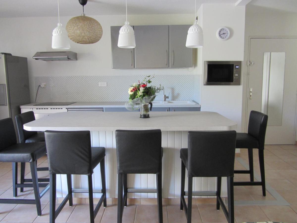 Appartement Les Cigales Rez De Jardin A 10Mn Des Plus Belles Plages Hyeres Exterior photo